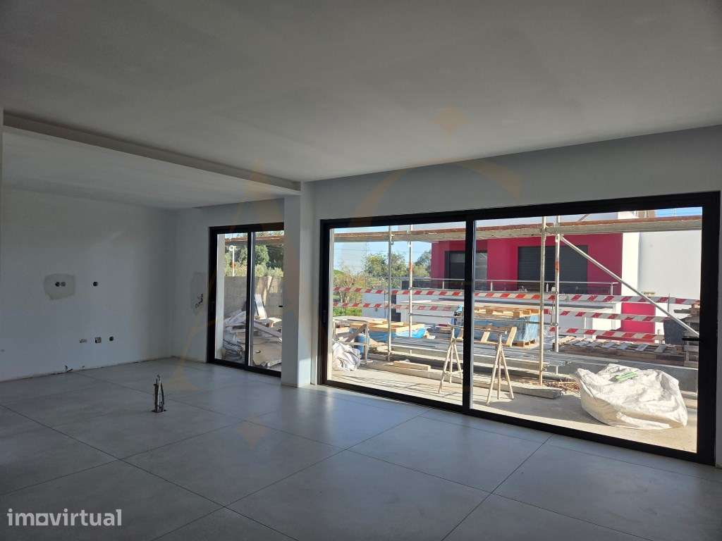 Apartamento T2 rés-do-chão com jardim e piscina privativa em Tavira - Grande imagem: 2/17