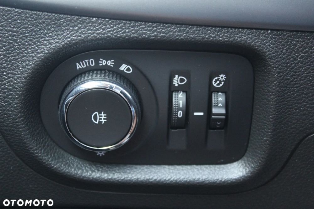 Opel Astra 1.6 D (CDTI) Dynamic - 17