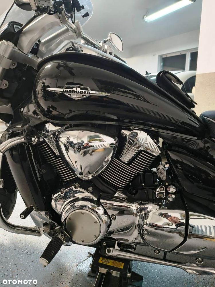 Suzuki Intruder - 5