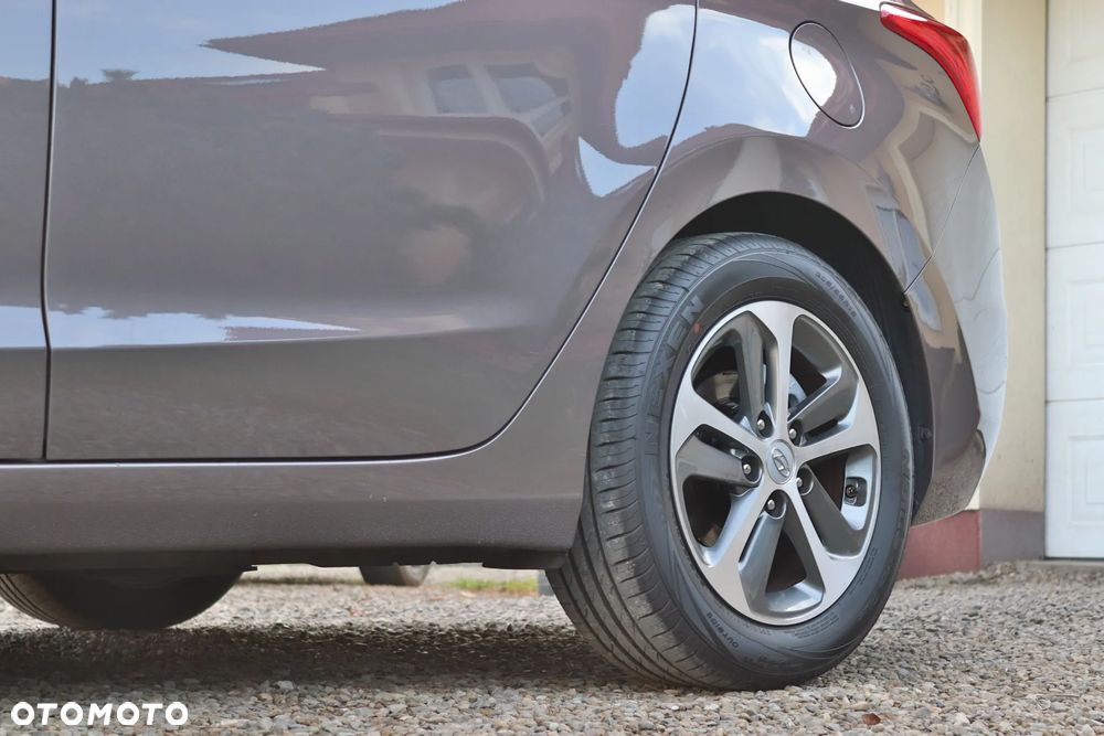 Hyundai i30 blue Kombi 1.6 GDi YES Gold - 10