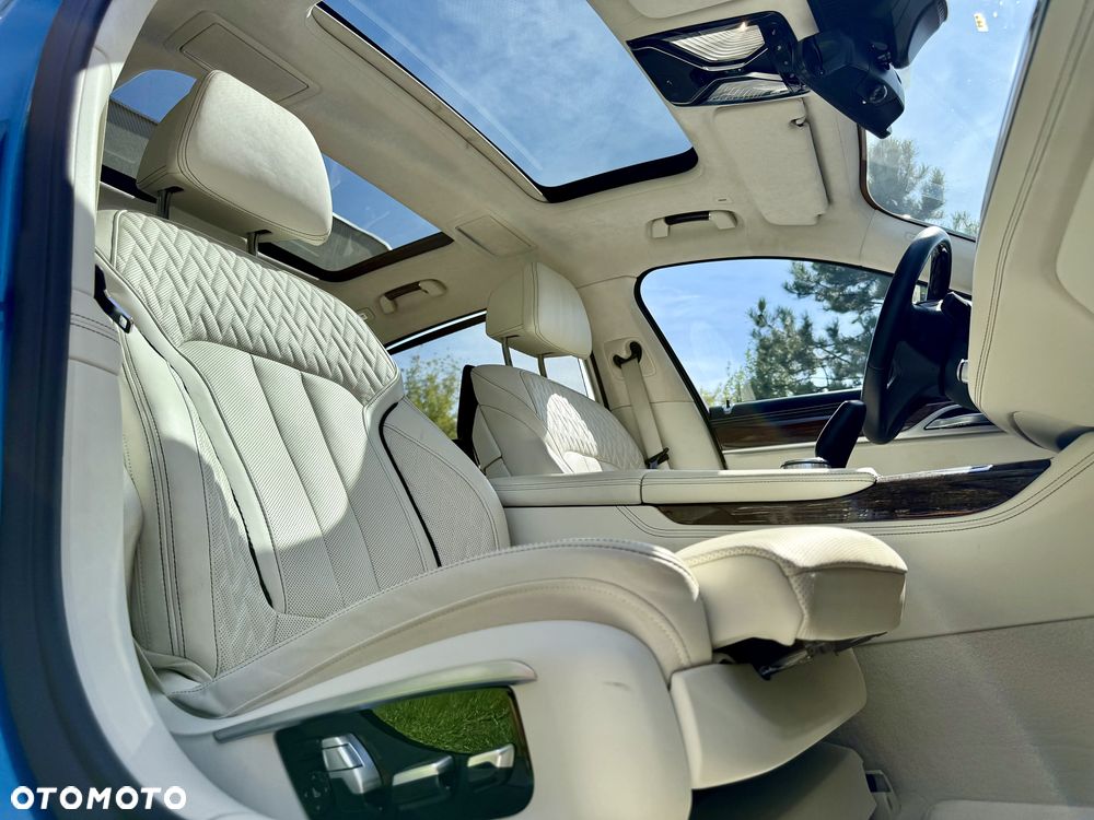 BMW Seria 7 750Li - 24