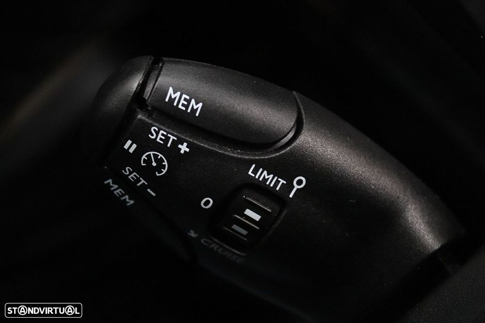 Peugeot 2008 1.2 PureTech Allure - 18