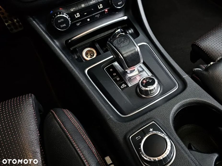 Mercedes-Benz CLA - 12