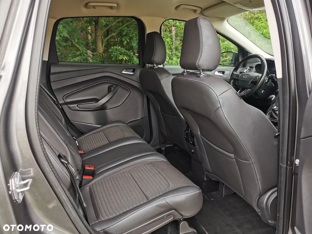 Ford Kuga 1.5 EcoBoost 2x4 Titanium - 16
