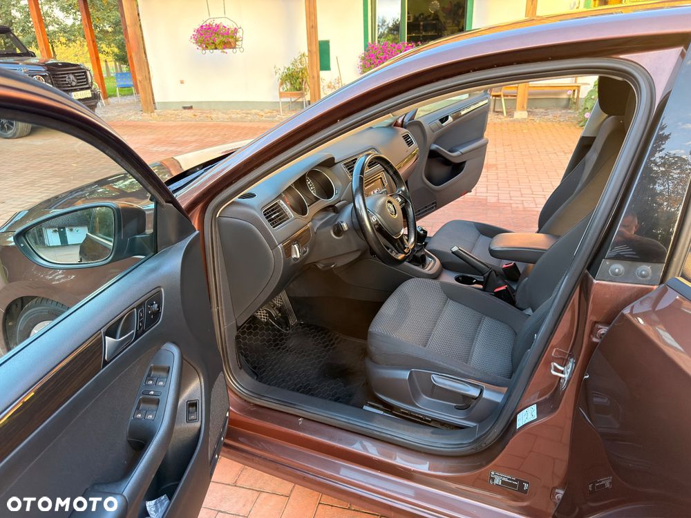 Volkswagen Jetta - 9