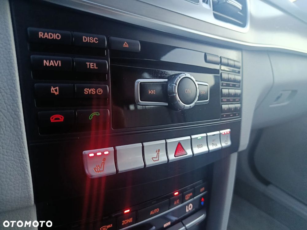 Mercedes-Benz Klasa E 220 CDI BlueEff - 33