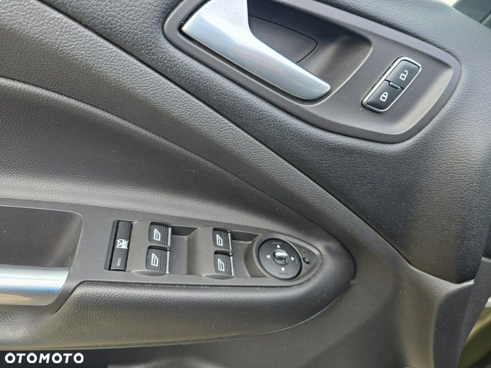 Ford Kuga - 24