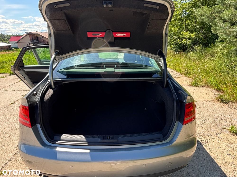 Audi A4 Limousine - 9