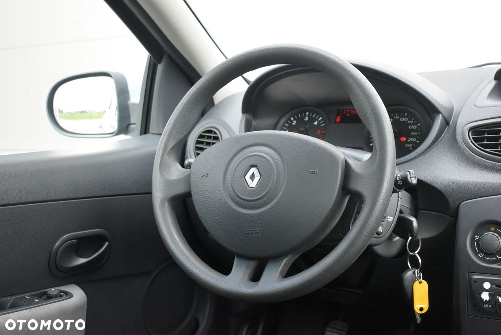 Renault Clio - 8