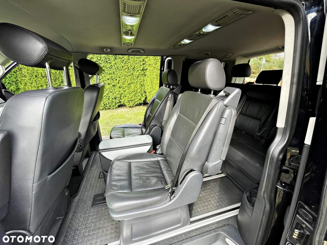 Volkswagen Multivan - 18