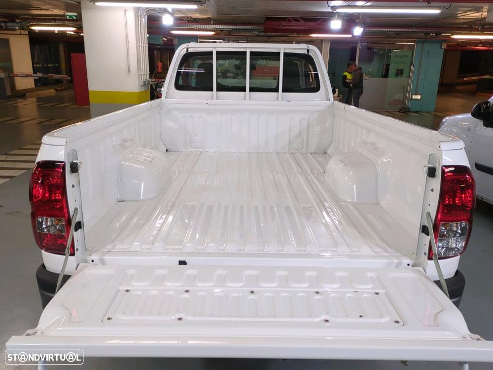 Toyota Hilux 2.4 D-4D 2WD CE CM - 8