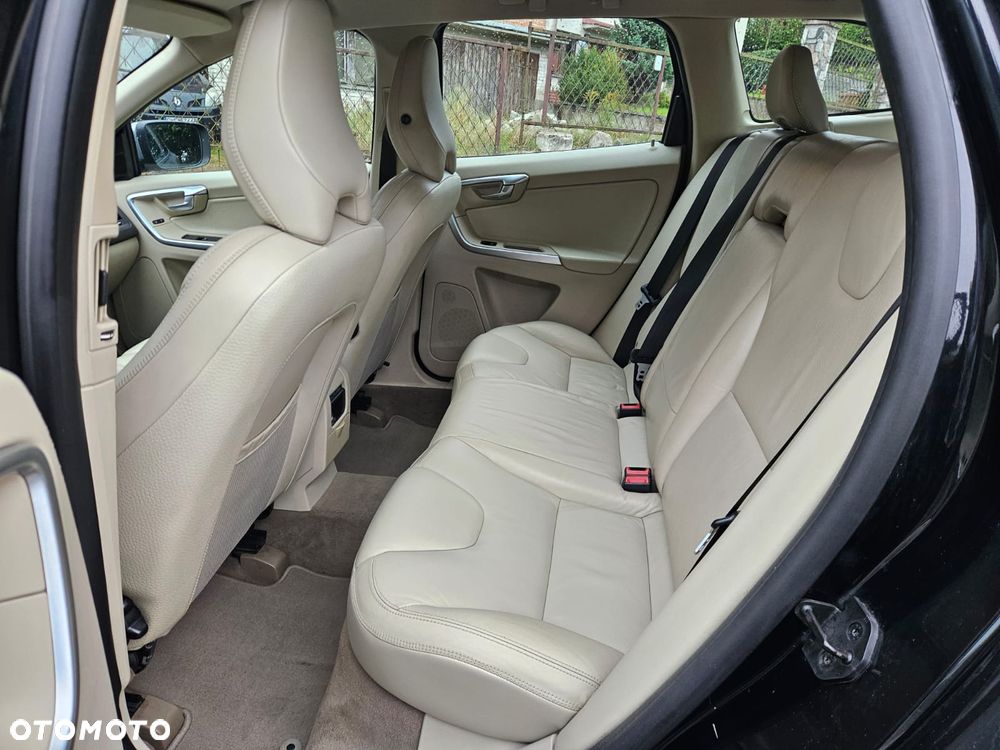 Volvo XC 60 D5 AWD - 12