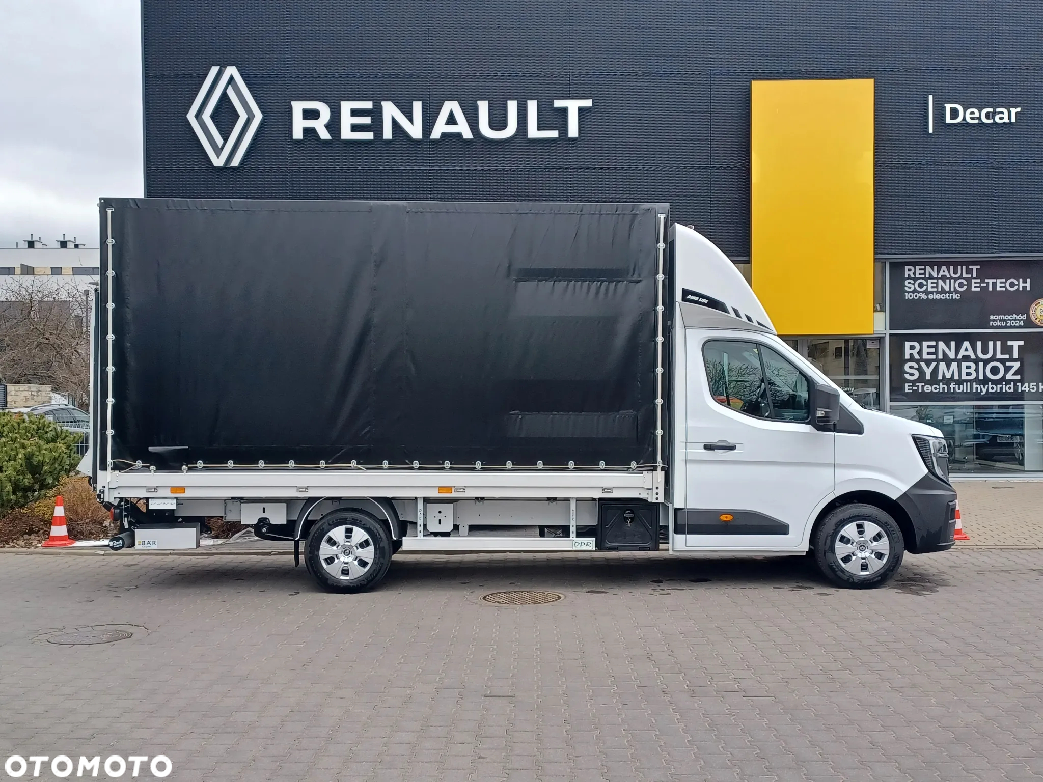 Renault Master skrzynia z windą - 2
