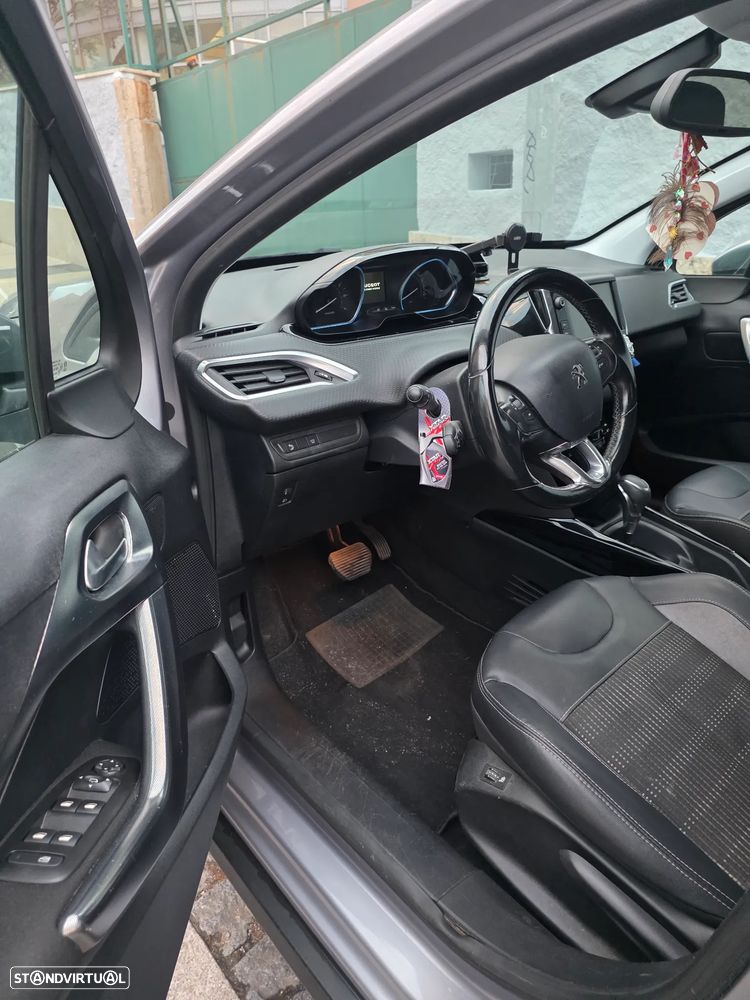 Peugeot 2008 - 8