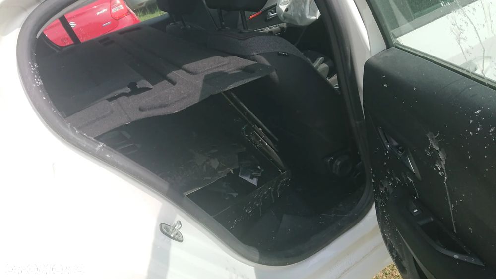 Peugeot 208 - 21