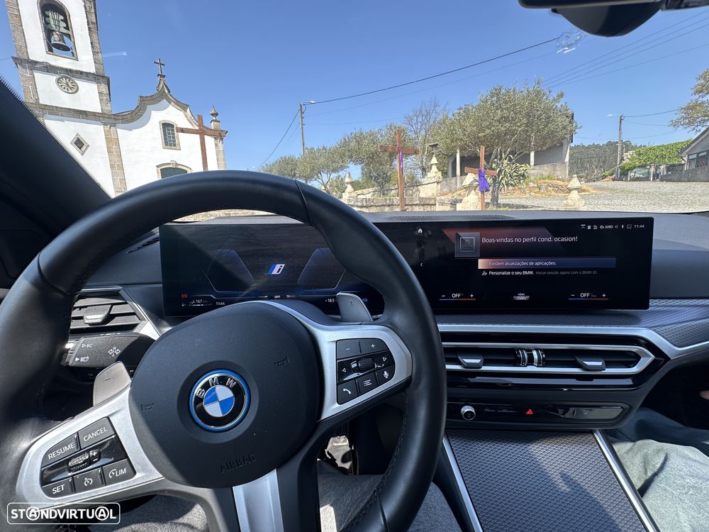 BMW 330 e Pack Desportivo M Pro Auto - 32