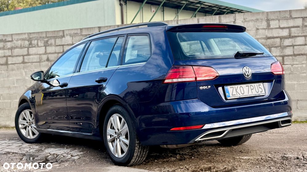 Volkswagen Golf - 10