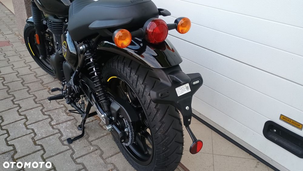 Royal Enfield HNTR - 21