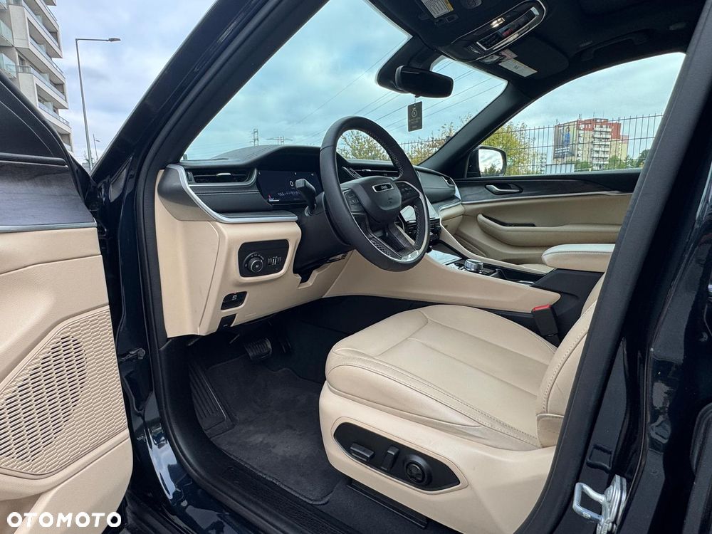 Jeep Grand Cherokee - 11