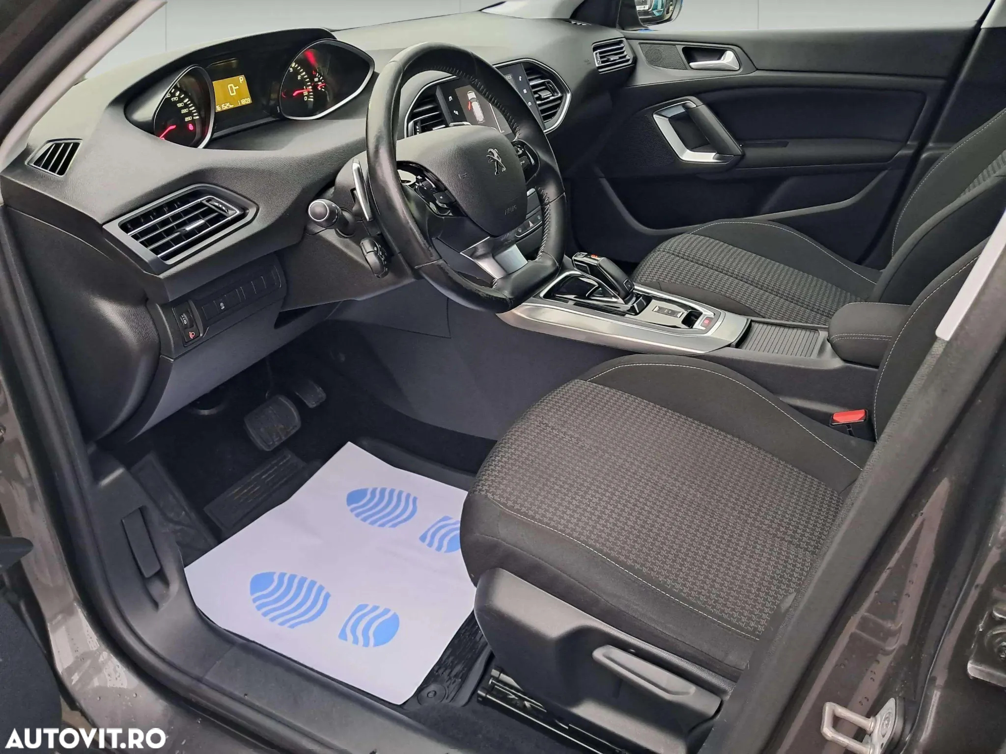 Peugeot 308 SW 1.2 L PureTech Turbo S&S EAT8 Active - 11