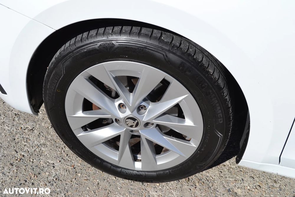 Skoda Octavia 2.0 TDI DSG Style - 35