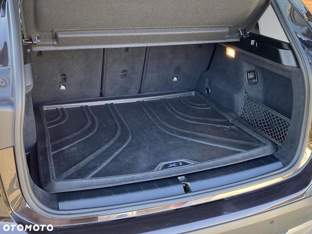 BMW X1 sDrive20i Advantage - 36