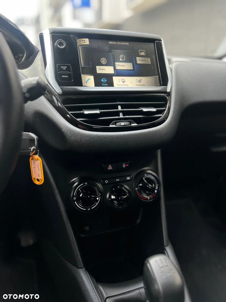 Peugeot 208 - 23
