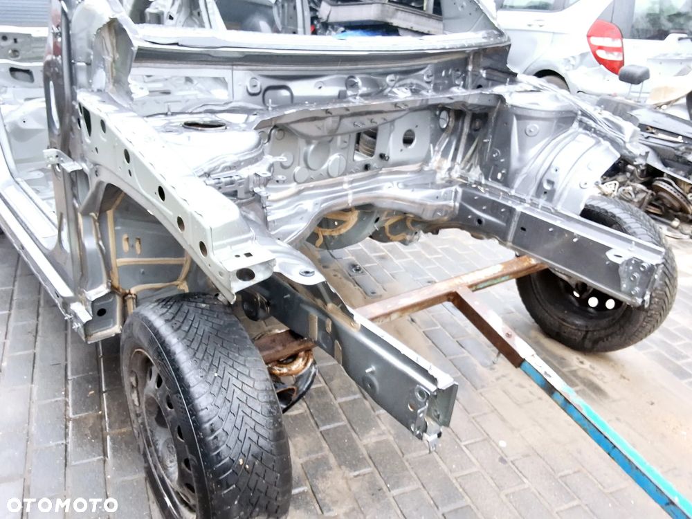 MERCEDES B-KLASA W246 SPRZEDAM KAROSERIĘ EUROPA Z DOKUMĘTAMI W KOLOR 787 W ORYGINALE Z 2013 ROKU - 14