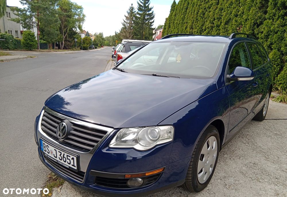 Volkswagen Passat - 1