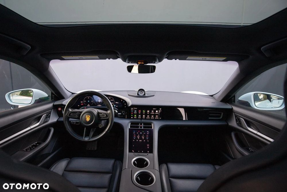 Porsche Taycan - 16