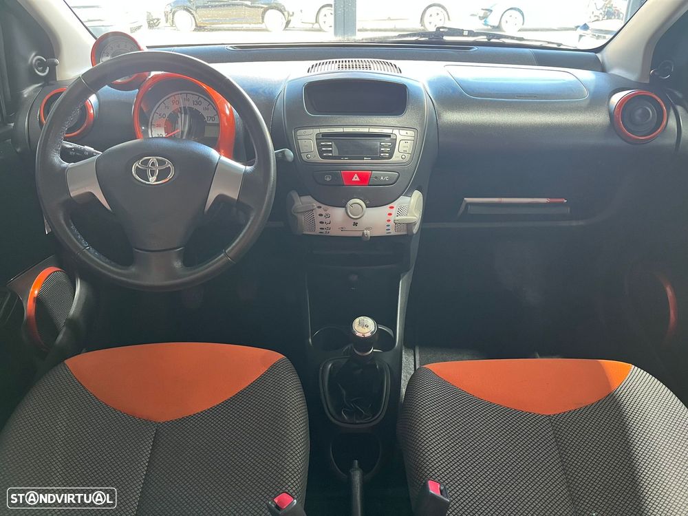 Toyota Aygo 1.0 + Sport Pack VSC - 9