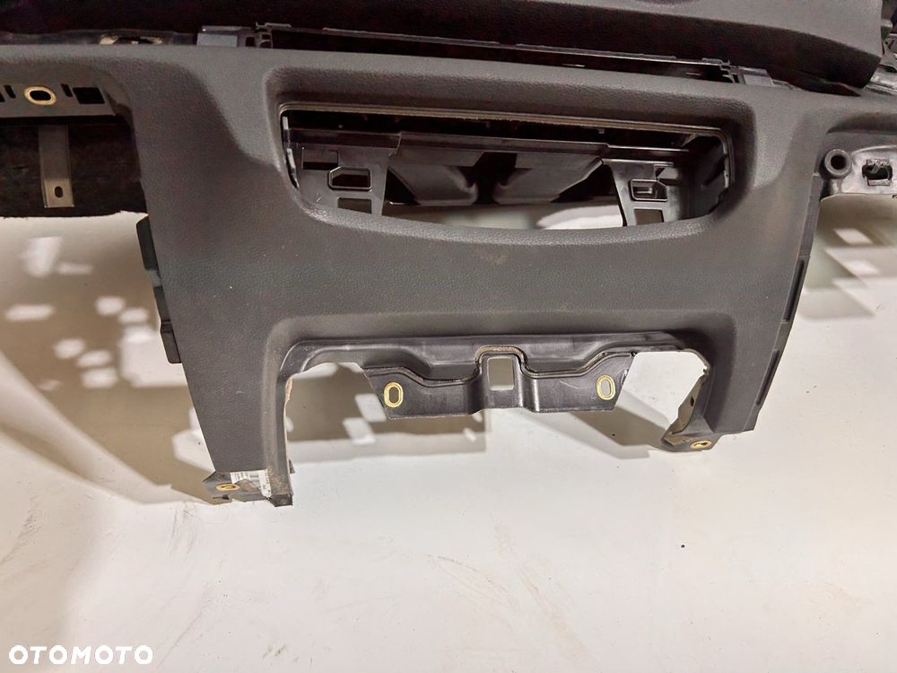 DESKA ROZDZIELCZA KONSOLA KOKPIT ANGLIK UK CZARNA AUDI A3 8V 8V2 858 041 - 5