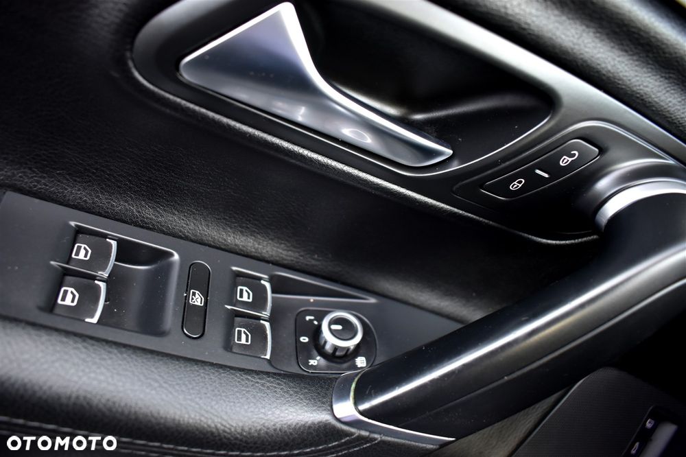 Volkswagen Passat CC 2.0 TDI DSG Individual - 26