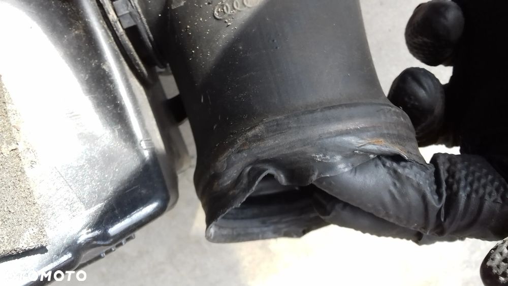 rura dolot przewód powietrza 06E129629E A6 C6 2.4 - 3