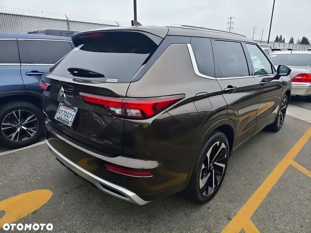 Mitsubishi Outlander - 7