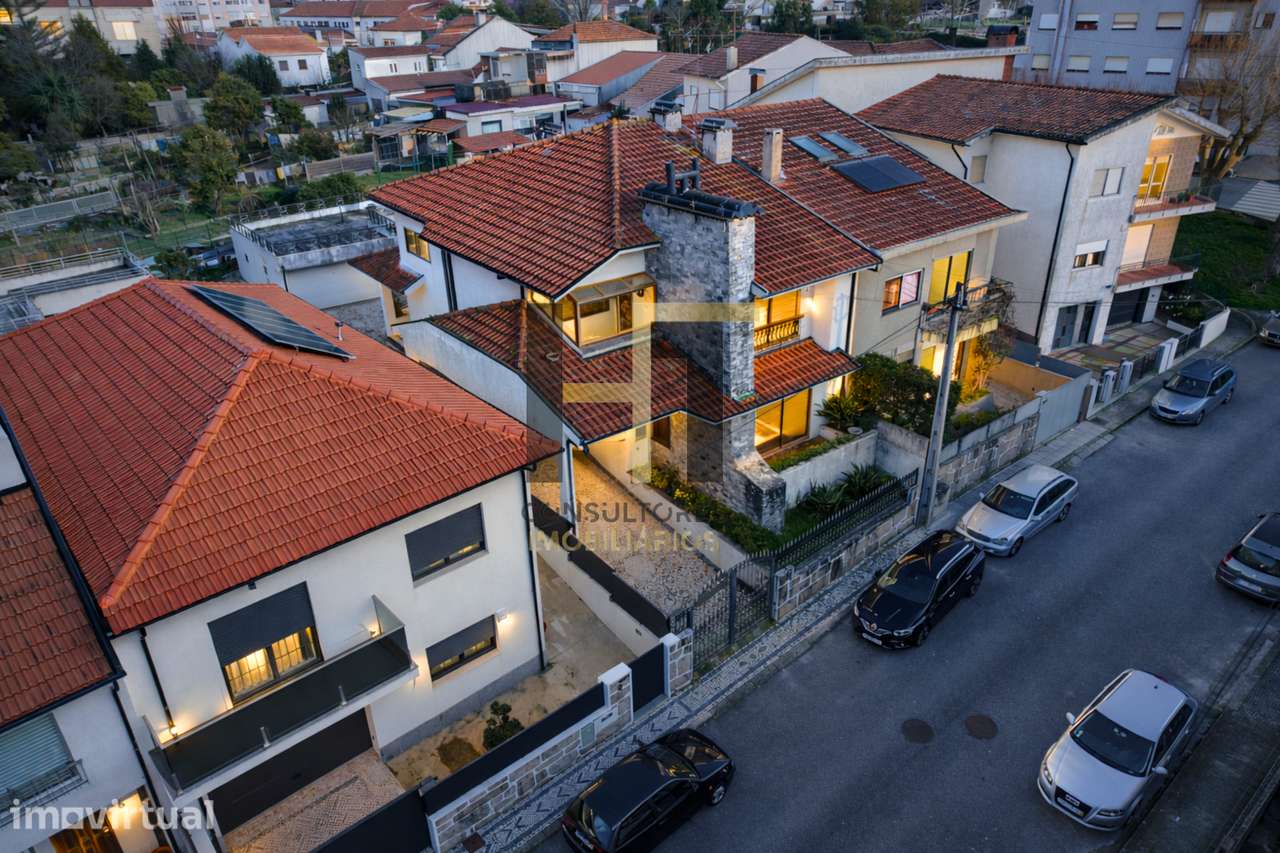 Moradia T4 de 3 Frentes no Centro de Ermesinde com Certificação Ener - Grande imagem: 2/42