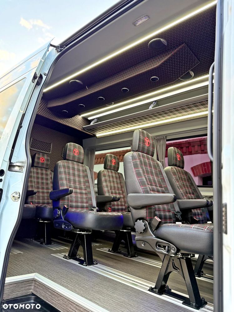 Mercedes-Benz Sprinter 907.235 - 9