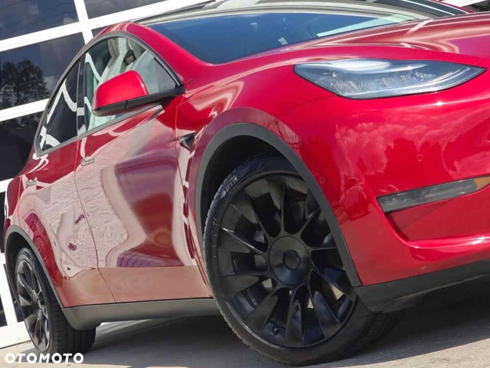Tesla Model Y - 21