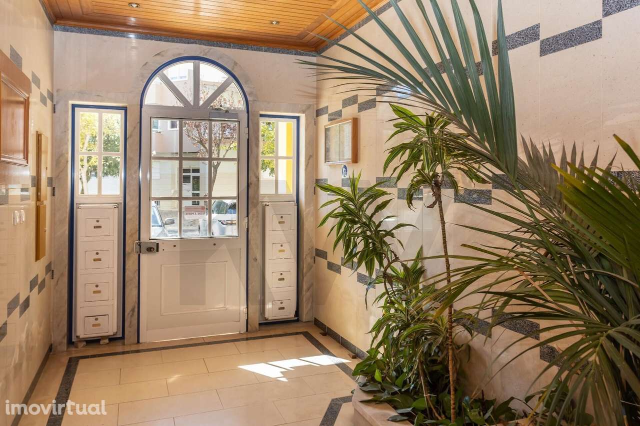 Apartamento T2 luminoso, com arrecadação - Grande imagem: 2/33