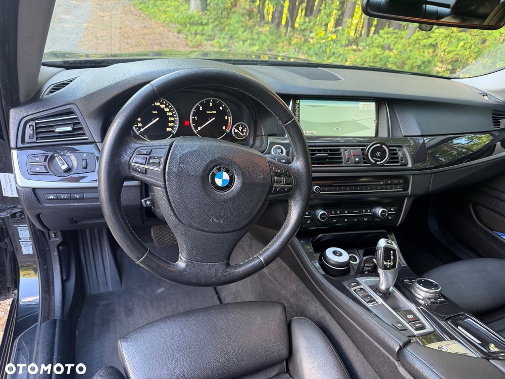 BMW Seria 5 525d - 12