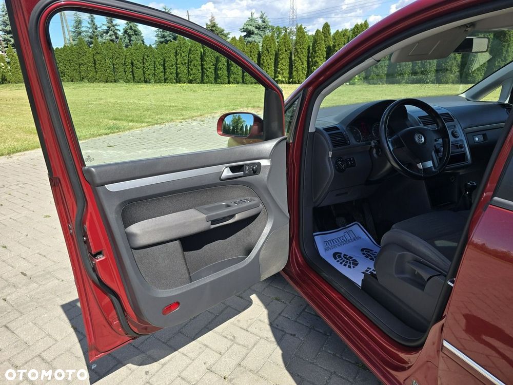 Volkswagen Touran - 15