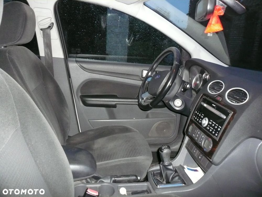 Ford Focus 1.6 TDCi DPF Ghia - 8