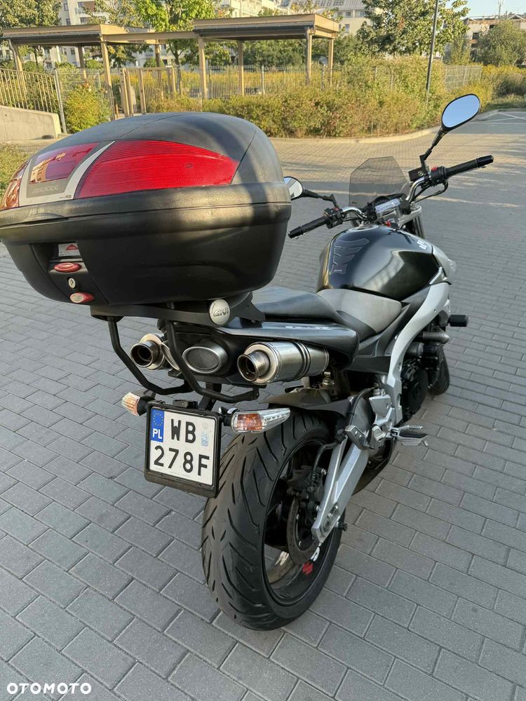 Suzuki GSR - 4