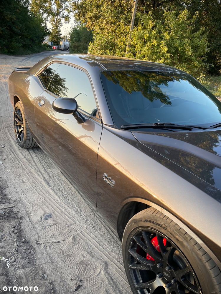 Dodge Challenger - 7