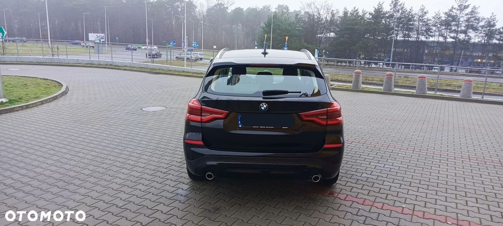 BMW X3 sDrive18d - 28