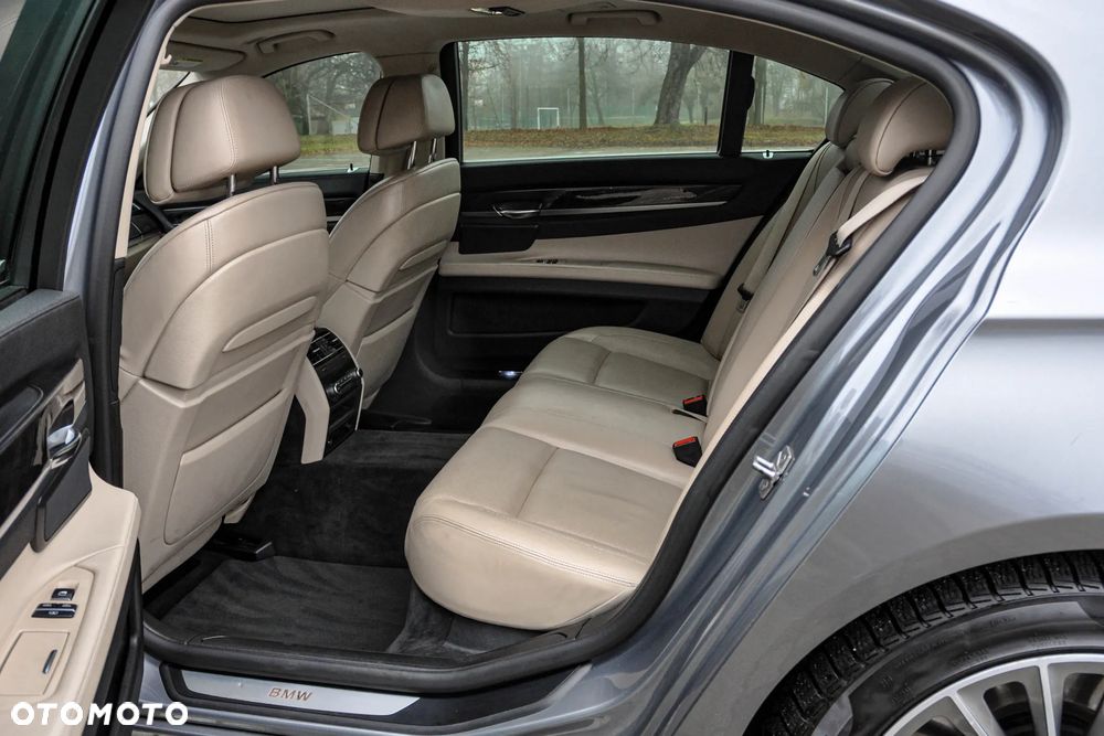 BMW Seria 7 750Li - 8