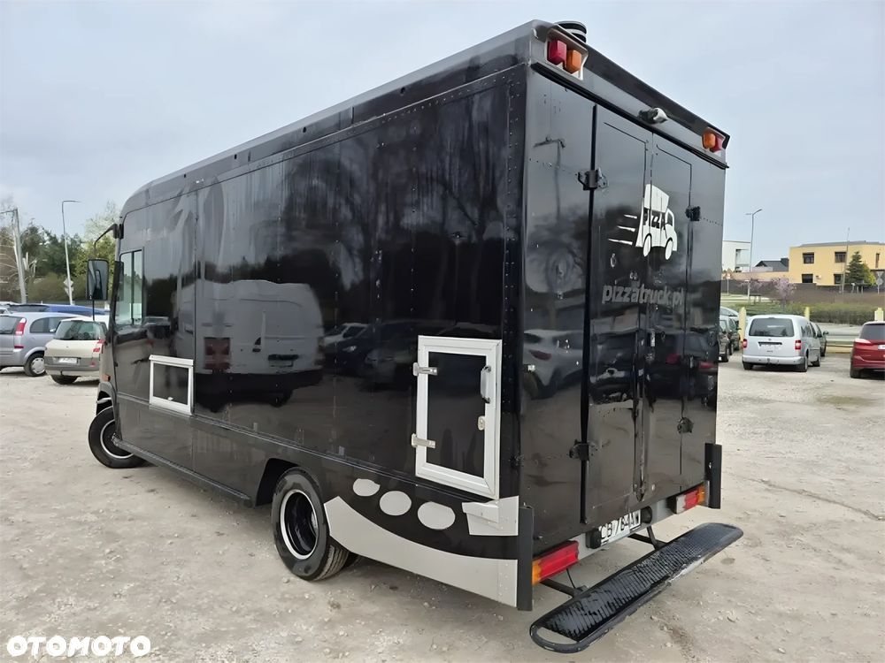 Mercedes-Benz Food Truck, 609 D - 4