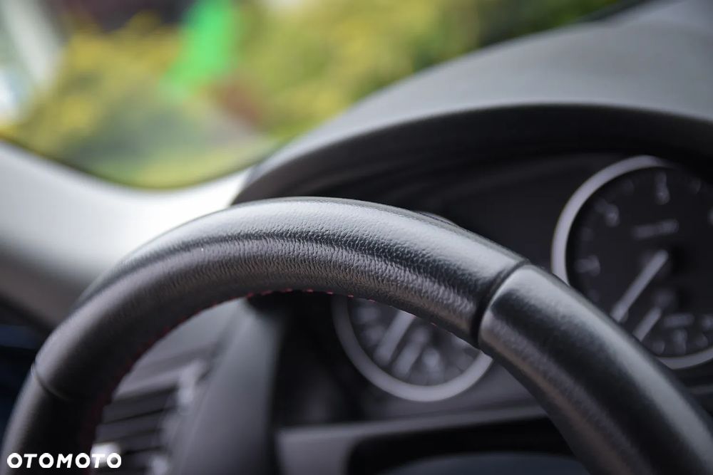 BMW X1 sDrive18d Sport Line - 32