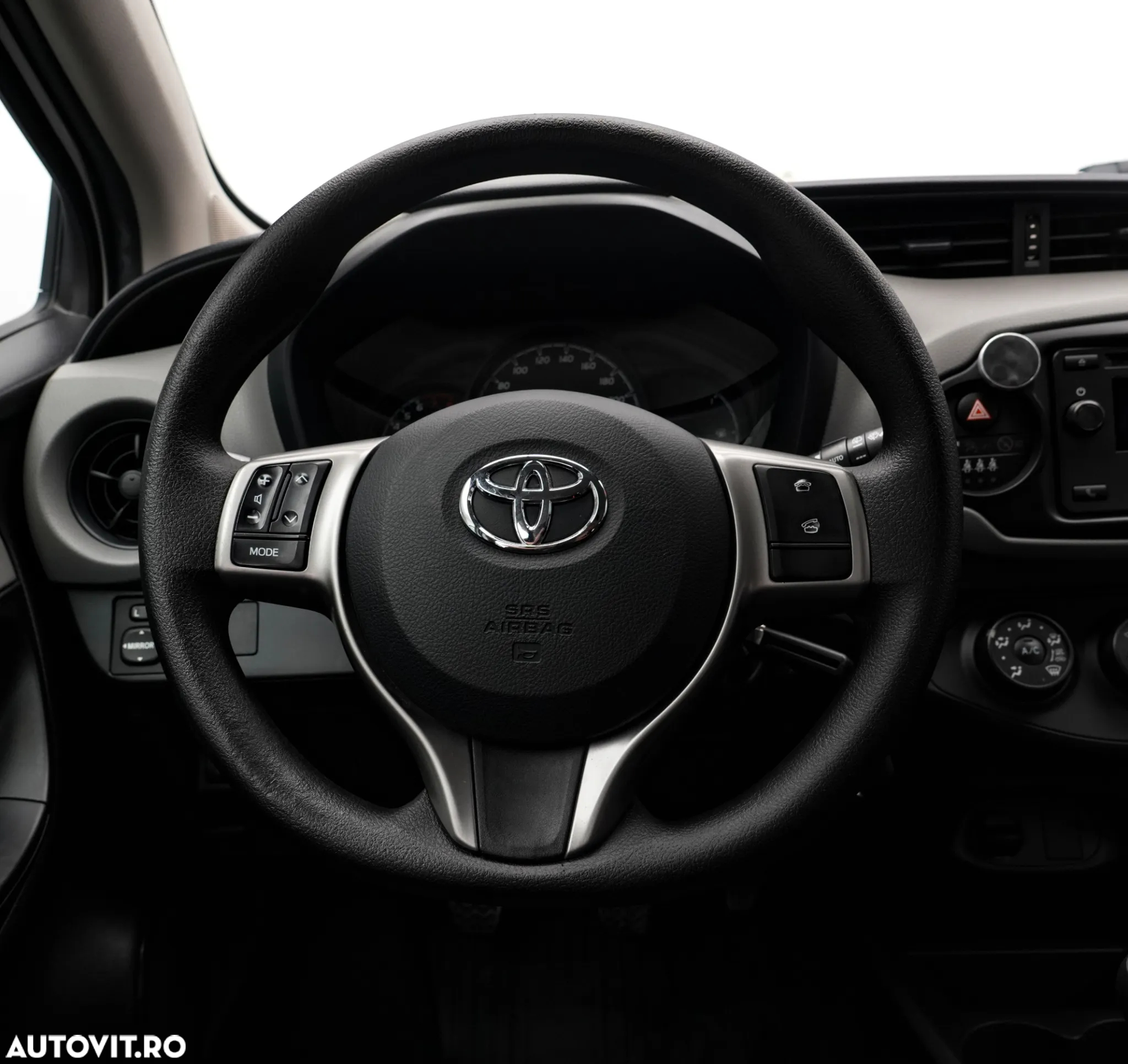 Toyota Yaris 1.0 L Eco - 17