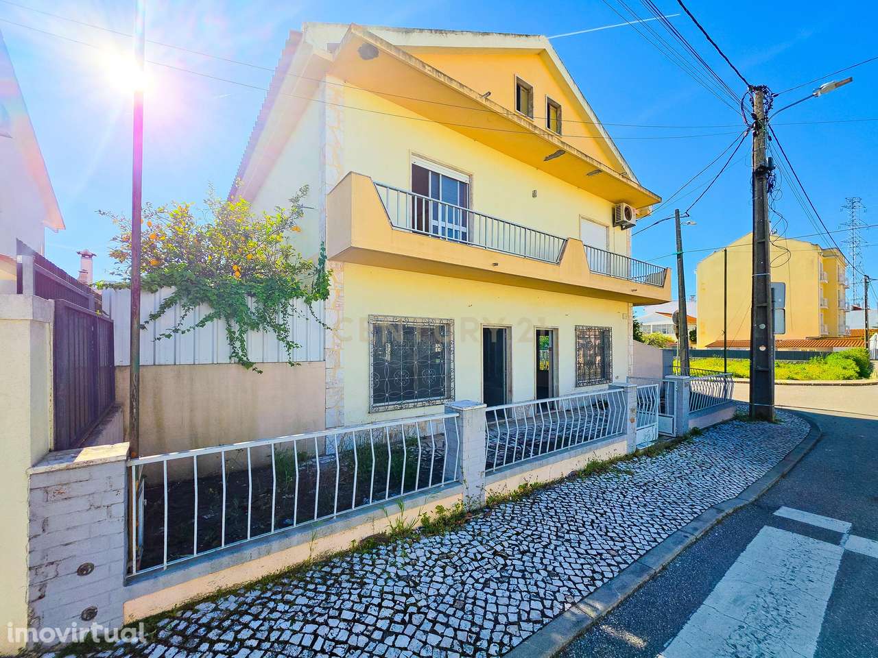 Moradia isolada + duas lojas comerciais na Quinta do Conde, Sesimbra - Grande imagem: 2/29